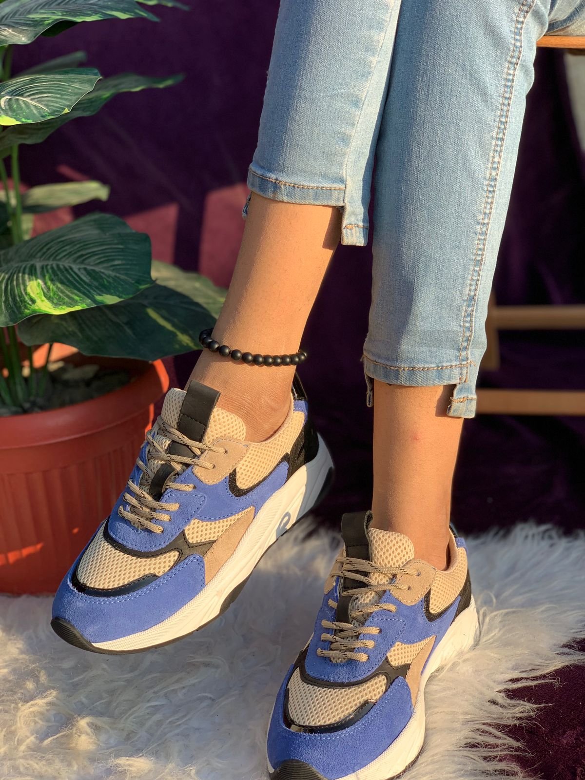 tick sneaker