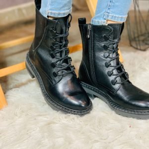 Black bead boot